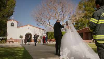♪ And we're gonna
get married... ♪ - 9-1-1