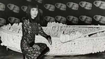 And what she does is she's
covered a rowboat and its oars - Kusama : Infinity