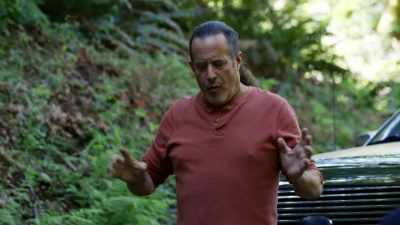 And whatever it was,
came onto the driveway, - Expedition Bigfoot