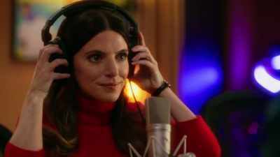 And why don't we give a warm
welcome back to... - Jingle All the Way to Love