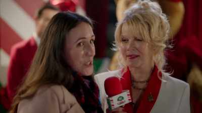 And with this brooch,
you can honor Christmas - Ms. Christmas Comes to Town