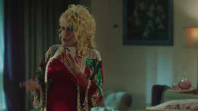 And with you riding a tidal wave
of popularity right now. - Dolly Parton's Mountain Magic Christmas