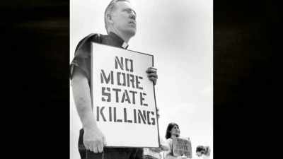 And he would invite
people over to his house, - Ted Bundy: Falling for a Killer