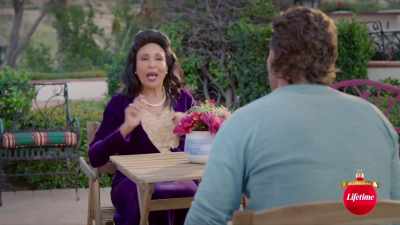 And if you ever need anything,
I'm always around. - Blending Christmas