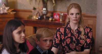 And you, Liza Minnelli, come here. - Father Christmas Is Back
