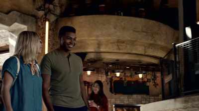 And as you wander
through the marketplace, - Star Wars: Galaxy's Edge - Adventure Awaits