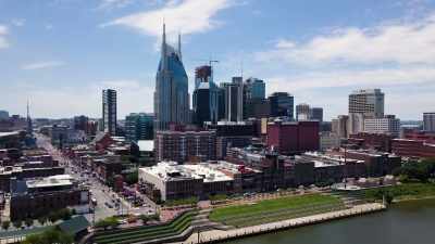 And if you've never visited
this incredible city, - Nate Bargatze's Nashville Christmas