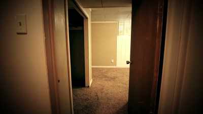 ANDREA CANNING :
Jan's isolation - A Friend of the Family: True Evil