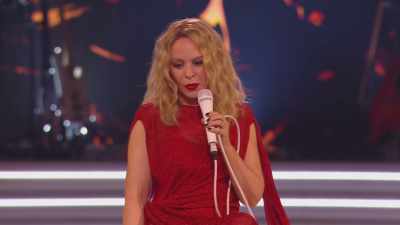 Andrew, please come and help me,
please? - An Audience With Kylie
