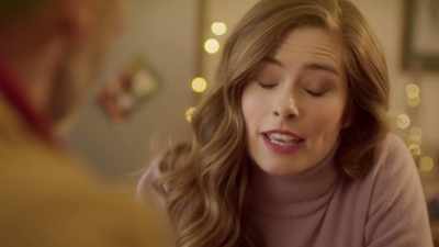 Andrew please let me
help you. And Katie and Sandra. - A Very British Christmas