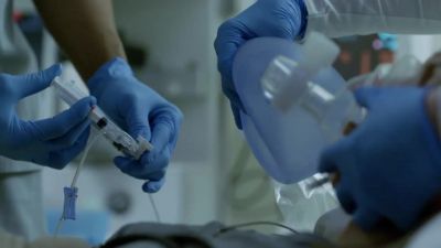 [anesthesiologist]
Giving succinylcholine now. - Homeland