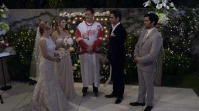 ♪ Angel... ♪ - Fuller House