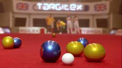 ANGUS: Oh, that's better,
that is not a bad lie from Ray Speight. - Blackball