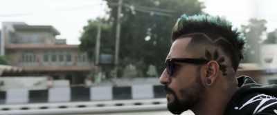 -Anji, Ramu... stop him.
-Hey, stop. - Manmarziyaan