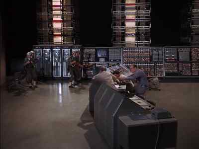 - [ Ann ] General, I see him!
- Halt, or I'll kill you! - The Time Tunnel