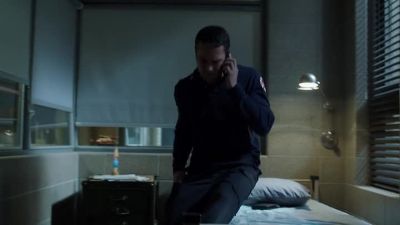 Anna! Hey, it's me. - Chicago Fire