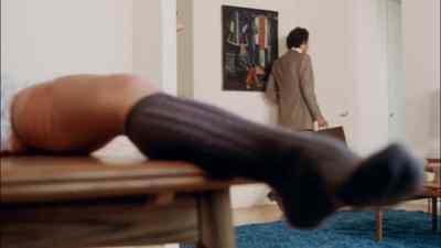 Annabelle, it's Nick.
Are you in the bedroom? - Shivers