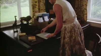 Anne: "Dear mommy, life here
is continuing as rosy as ever, - The Woman Who Loves Giraffes