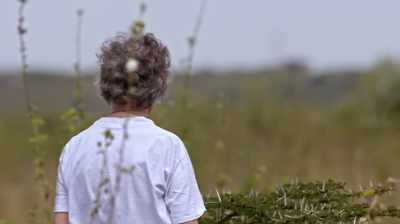 Anne: Oh I think she was
completely freaked out, - The Woman Who Loves Giraffes