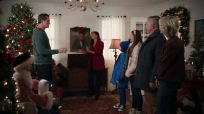 Annie, that adds
the perfect touch! - Mystery on Mistletoe Lane