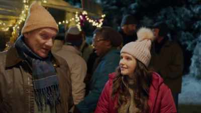 Annie, do you wanna
come inside a minute? - The Dog Days of Christmas