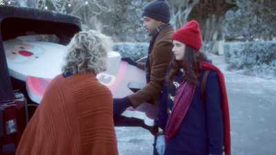 Annie, if somebody o-offers
help, let them help. - The Dog Days of Christmas