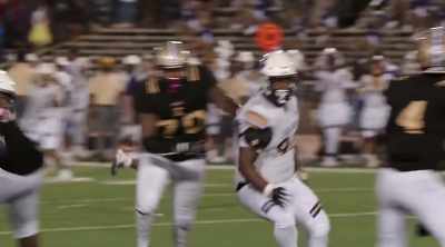 ANNOUNCER 1:
Back to pass, Connelly. Connelly has-- - Algiers, America