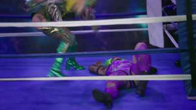- [Announcer #1] Ooh,
one knee to the face - The Boulet Brothers' Dragula: Titans