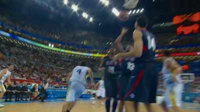[announcer 2] Delfino
with the drop-off to Scola. - The Redeem Team