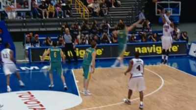 [announcer 2] They make it look so easy. - The Redeem Team