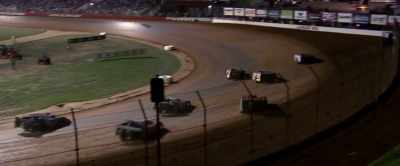 - [Announcer] 32 and
39 side by side to, - Lady Driver