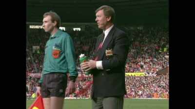 [announcer] Alex Ferguson
needs his players
to dig very deep. - Fever Pitch: The Rise of the Premier League