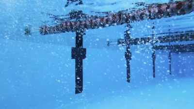 [announcer] Carpenter is
 an exceptional swimmer. - Swimming for Gold