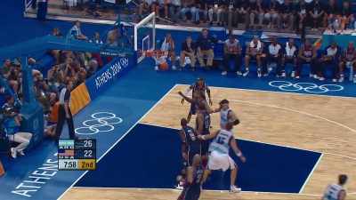 [announcer] Ginóbili, wide-open three. - The Redeem Team
