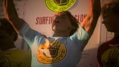 Announcer:
Look at that!
Slater's first big win. - Momentum Generation