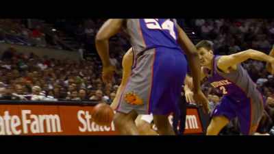 [announcer] Manu around that screen,
drives on Skinner. - The Redeem Team