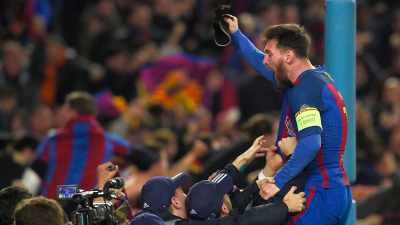 - [Announcer] Neymar,
chips it forward - Lionel Messi - The Greatest