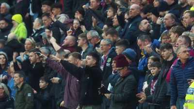 -ANNOUNCER: Please welcome back
Vincent Kompany!
-(CHEERING) - Mission to Burnley