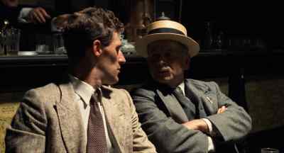(announcer)
Premier, Liddell. Grande Bretagne. - Chariots of Fire