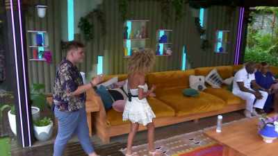 >> Announcer: RAY'S MOM HAS
RESERVATIONS ABOUT CARO BECAUSE, - Love Island