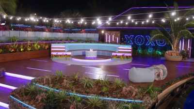 >> Announcer: THAT'S THE FIRST
TIME ZAC SMOOTHED SOMETHING OVER - Love Island