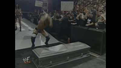 [announcer] The Rock
is inside that casket! - Mr. McMahon