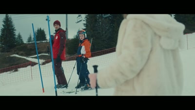 [announcer] We know Anderson
from his magnificent performance - The Claus Family 3