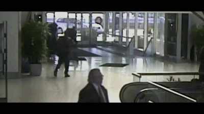 Another airport worker
started fighting - Free Meek