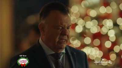 - Another reason I thought
you'd appreciate - A Royal Queens Christmas