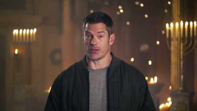 Another reason I'm
in this room is that - Christmas with The Chosen: Holy Night
