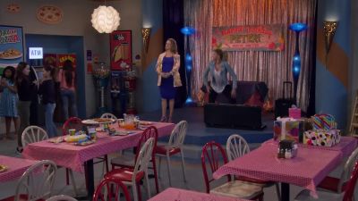 Another successful Gibbler-style party. - Fuller House