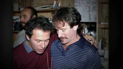 Answering machine:
Sunday, 1:21 p.m. - Robin Williams: Come Inside My Mind