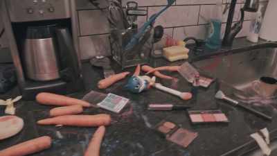 [Antigone] So dad got
into my makeup tonight. - Caviar