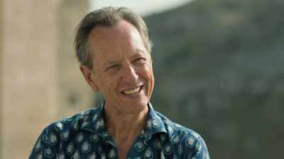 - Antonio, can you please
explain the title - Write Around the World with Richard E Grant